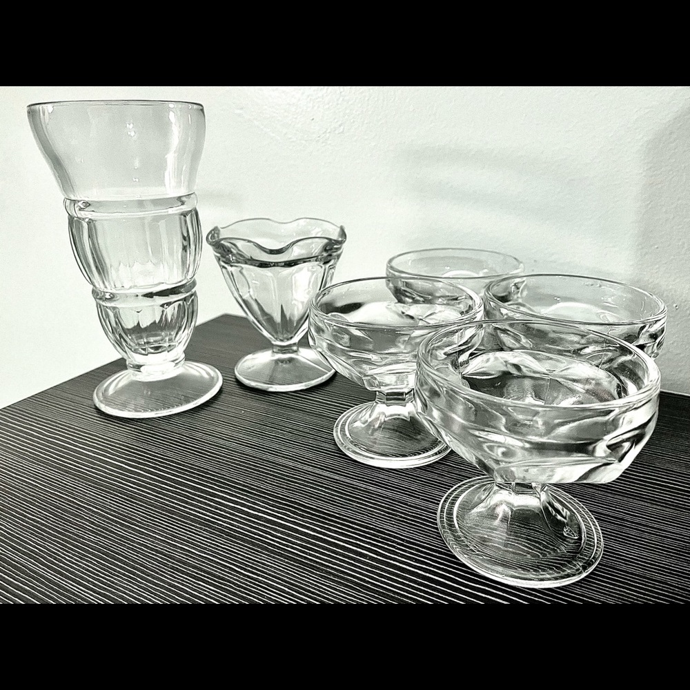 “OLD-FASHIONED & VINTAGE” - ‘FAMILY-ICE-CREAM-SUNDAE’ GLASSWARE COLLECTION …
